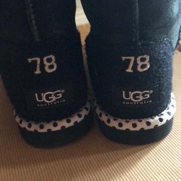Women Ugg Classic Short Black Boot Size 6 - Picture 9 of 9